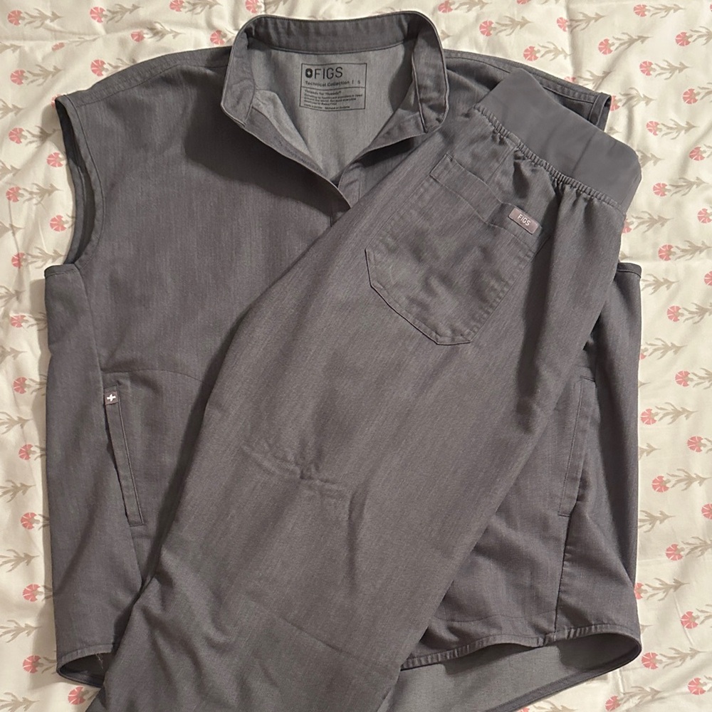 Figs Graphite Scrub set (Rafaela Top/High waist Livingston pants)